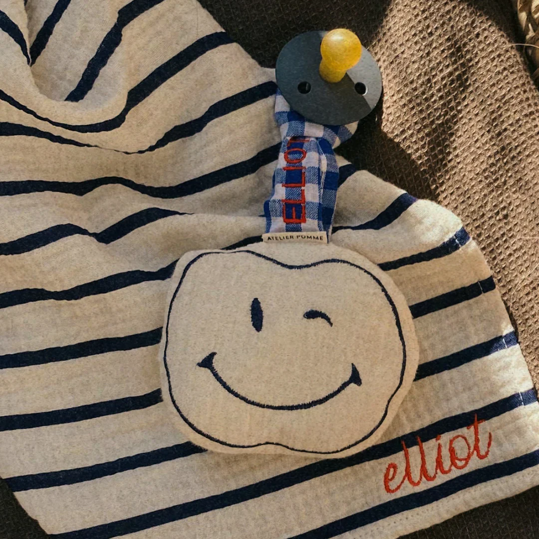 PACIFIER CLOTH POMME